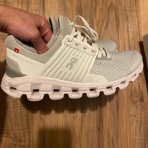 On Women’s Cloudswift running shoes